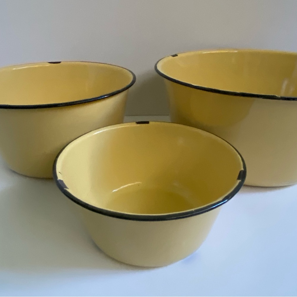 Park Hill Collection Metal Bowl Set of  3 Farmhouse Yellow 11” 9” 7” EUC worn